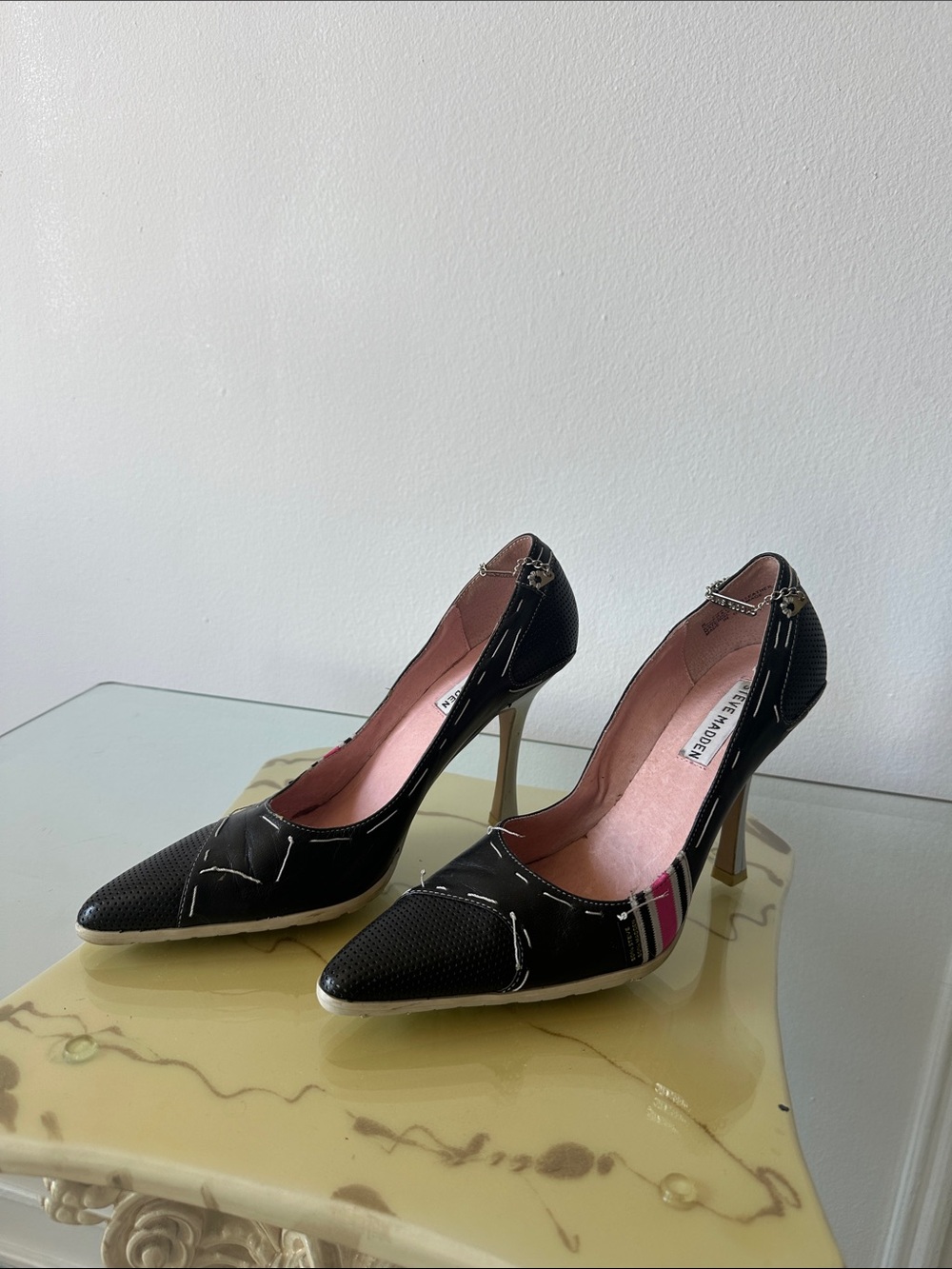 vintage steve madden Black Patent Pointed-Toe Heels with Pink Lining